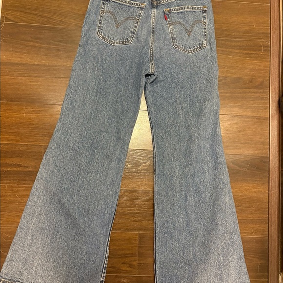 High-Rise Levi’s Ribcage Bells 👖 - Picture 3 of 6